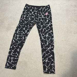 Like New- NIKE Black and Grey Pattern Leggings, W/ pink logo, Size Girls XL